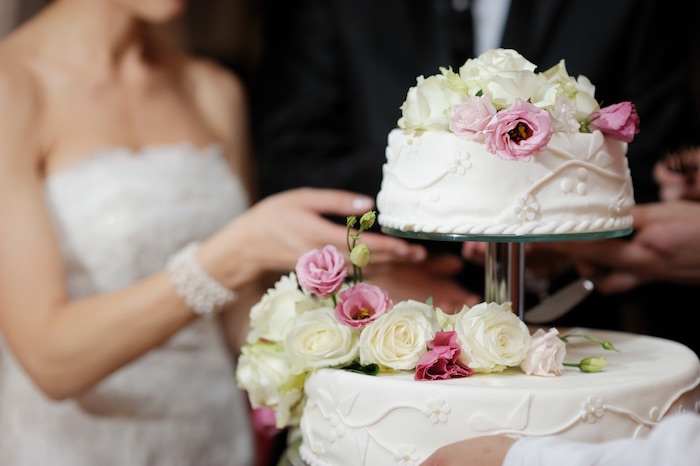 cutting the wedding cake at Lake Las Vegas